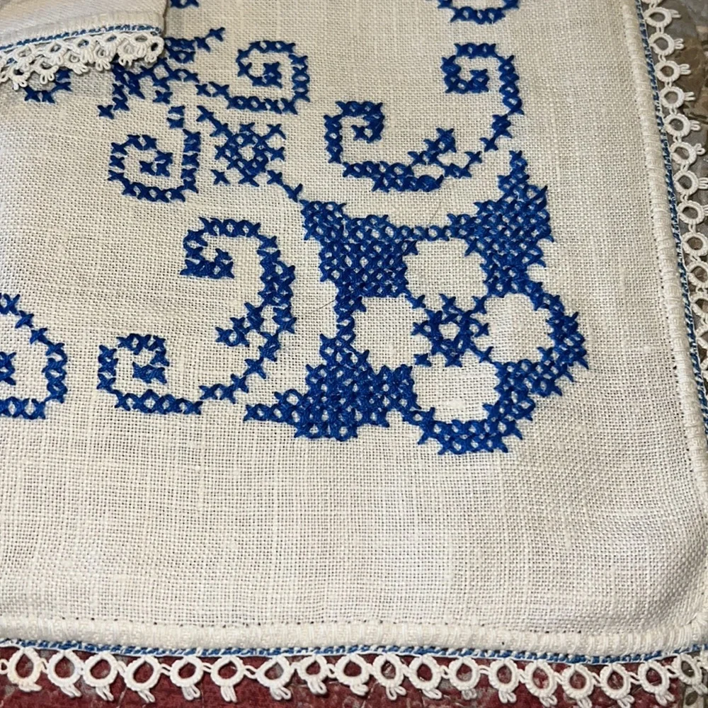 Cross stitch vintage tablecloth & napkins luncheon bridge set